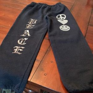 Girls sweatpants with adorable appliqués